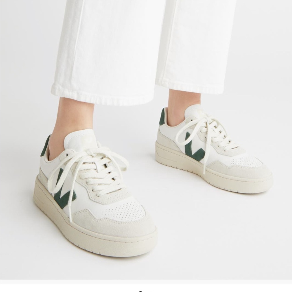 VEJA V-90 Sneakers, Extra White/Cyprus, Size 41